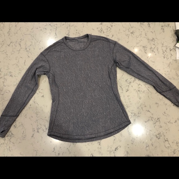 Lululemon grey pullover size 8/10, running, hiking, lounging, great condition - Picture 2 of 4